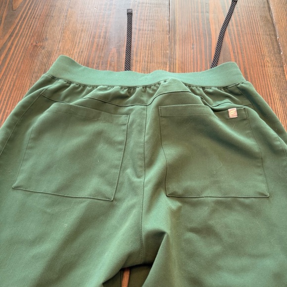 Fabletics Hunter Green Joggers Scrub Pants - Picture 14 of 15